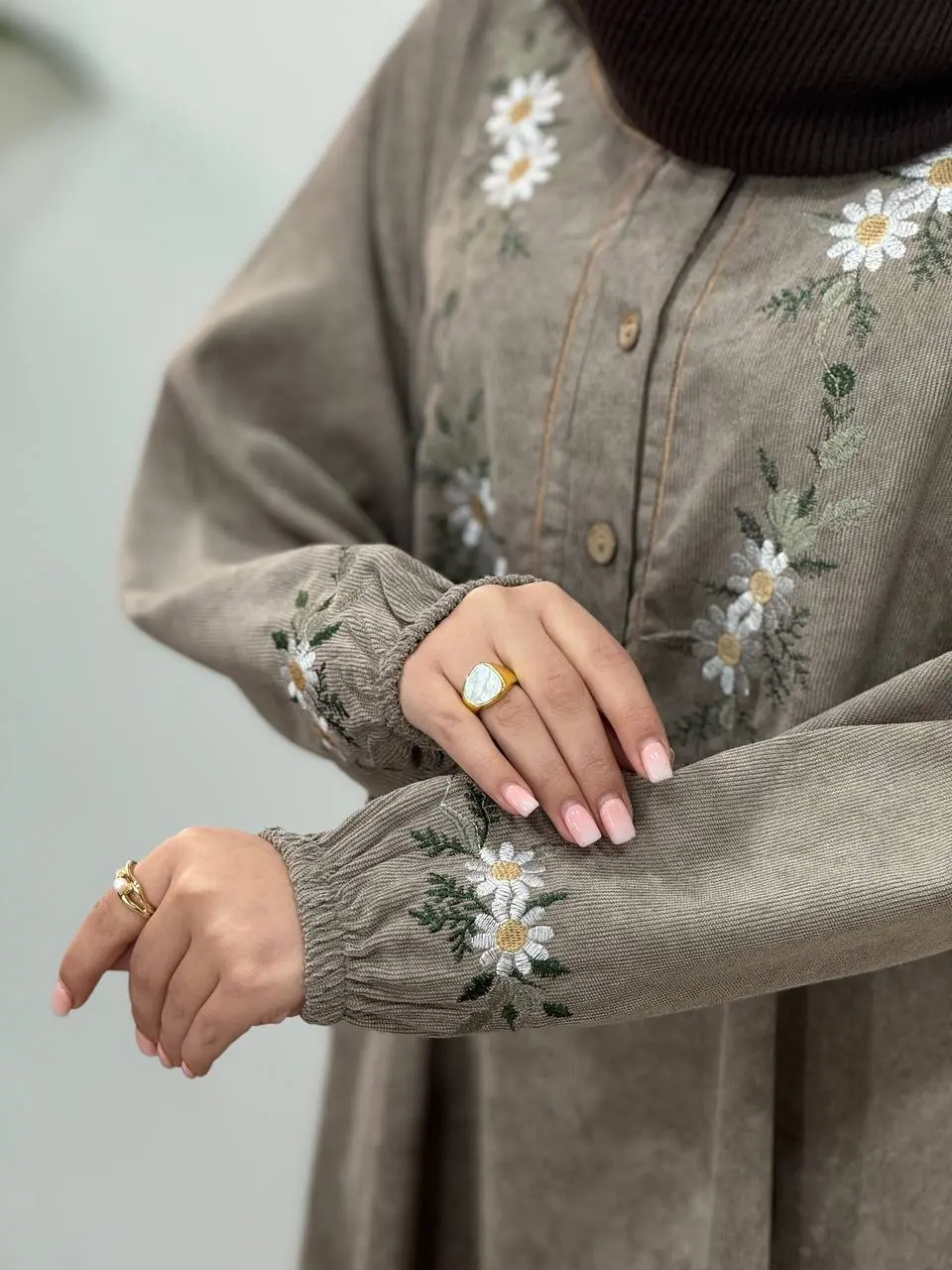 پیراهن مانتویی گلدوزی بابونه همراه با کمربند